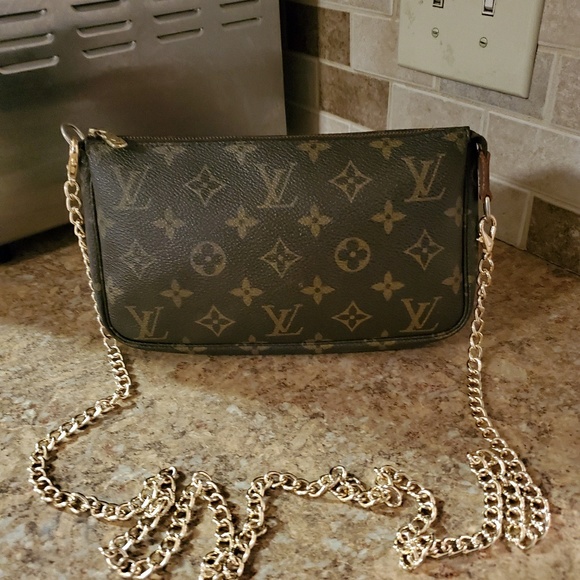 Louis Vuitton Handbags - Luis Vuitton  Pouchette ❤